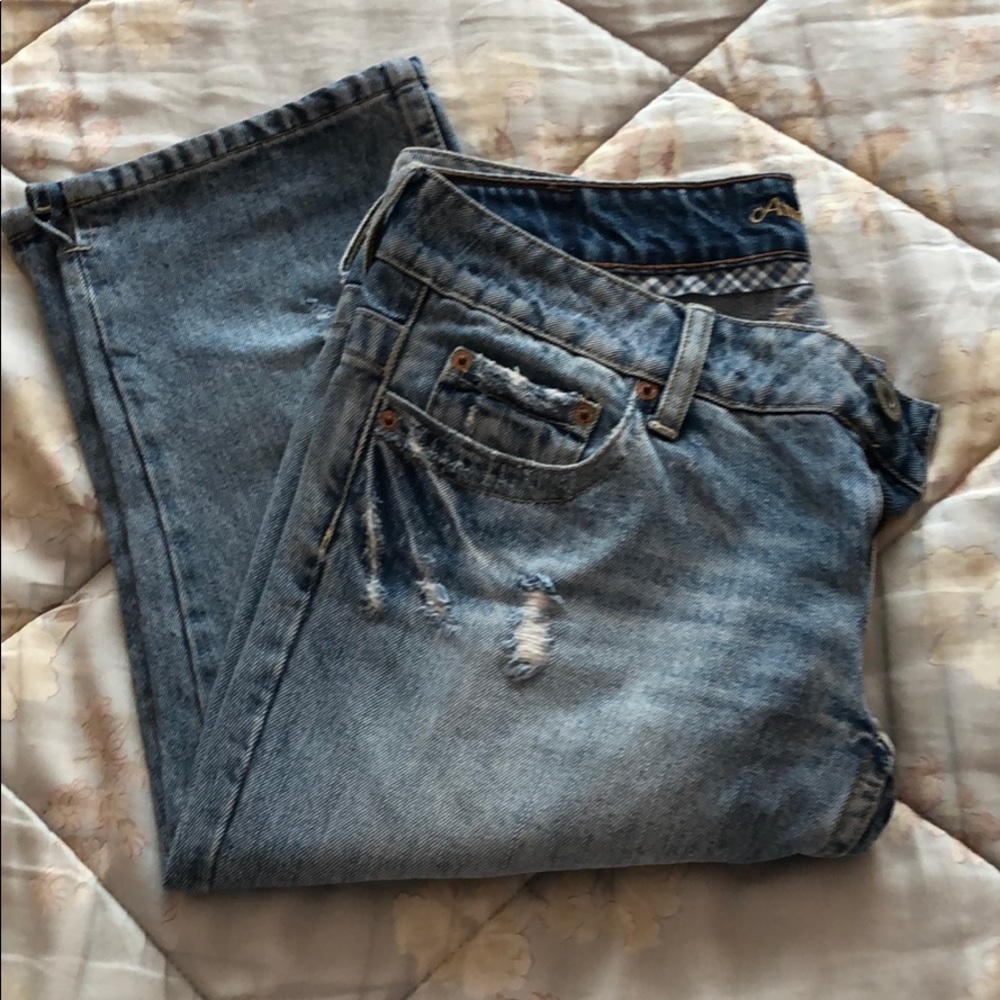 Distressed denim capri pants!